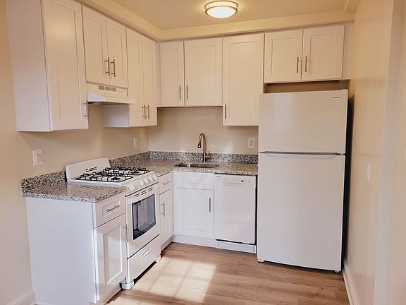 5th image of 403 E Luray Ave APT 11