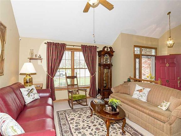 4th image of 10513 Fallen Oak Dr