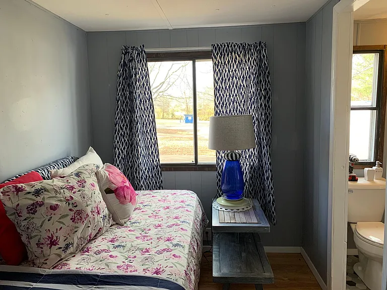 3 Redbud — Photo 9