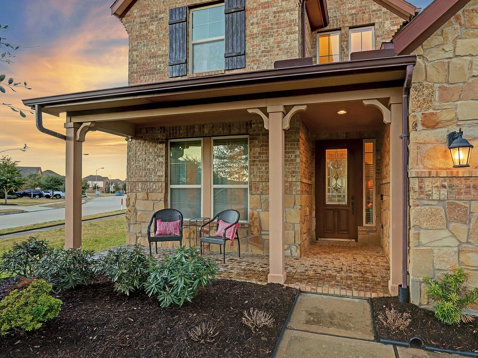 4 bed, 3.5 bath, 2643 sqft, $2,400 — Photo 2