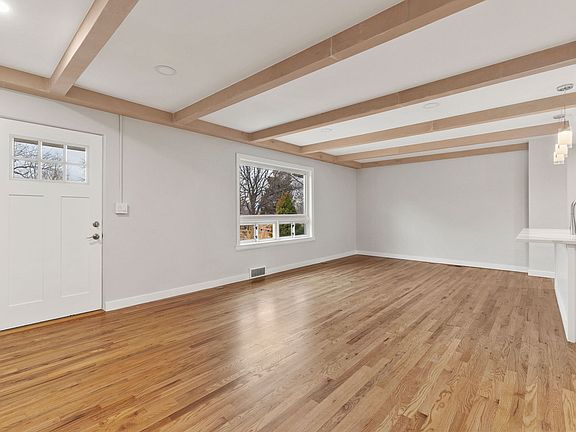 5th image of 4210 Balsam St