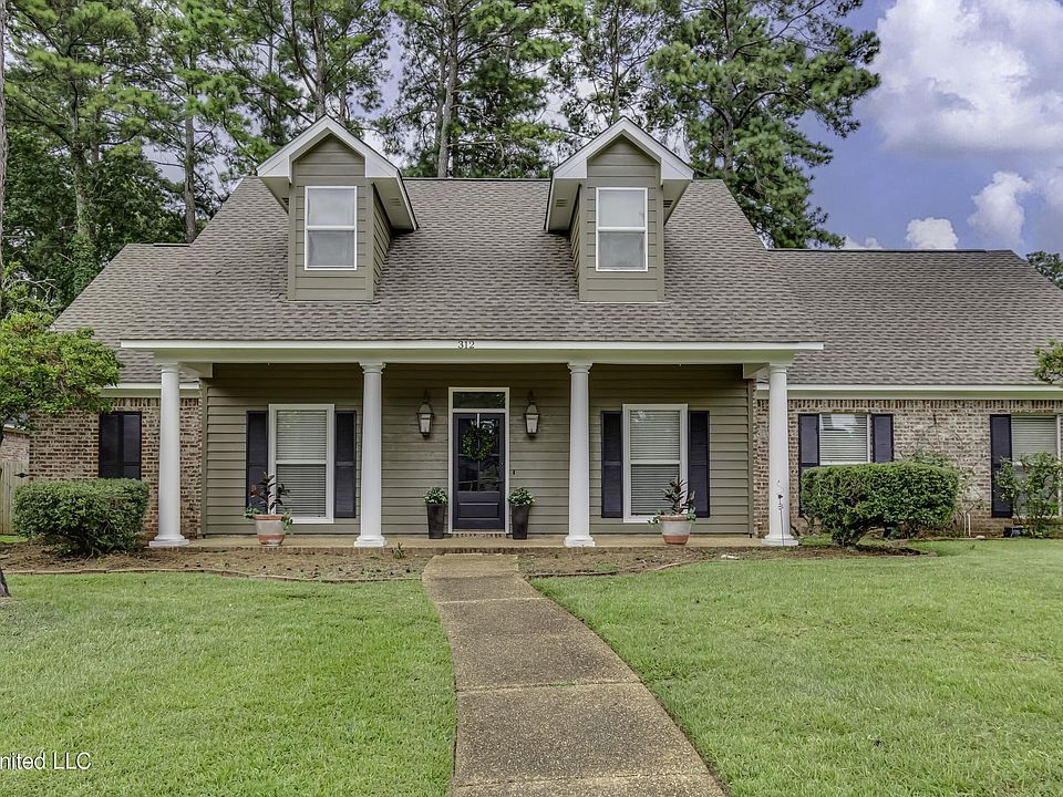 1st image of 312 Pinewood Ln