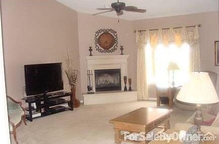 3rd image of 1101 Glory Ln
