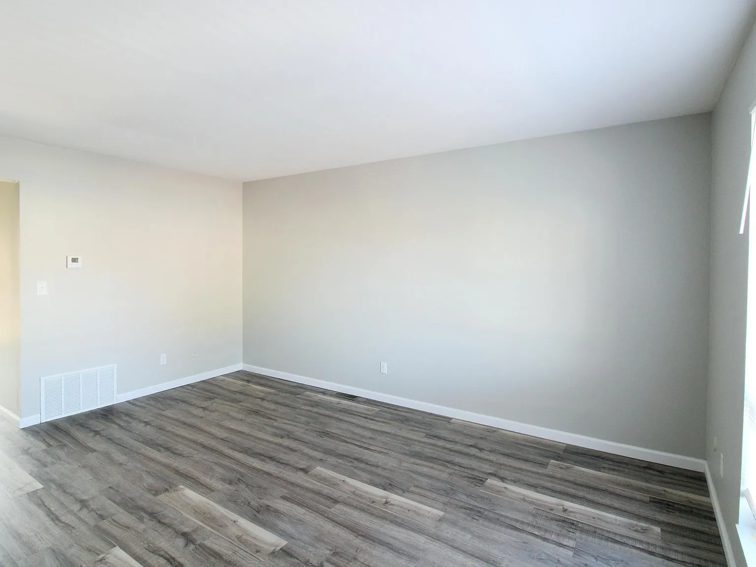2 bed, 1.5 bath, 960 sqft, $1,095 — Photo 3