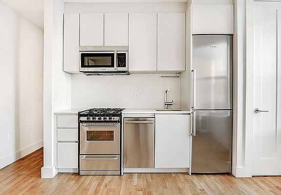 3rd image of 58 Linden Blvd APT 1B