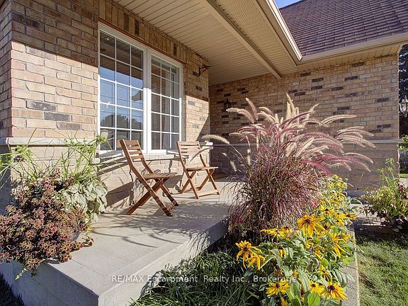 4th image of 1175 Bellview Cres