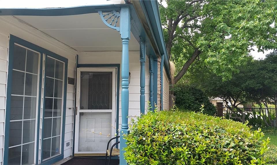 2nd image of 3141 Royal Ln