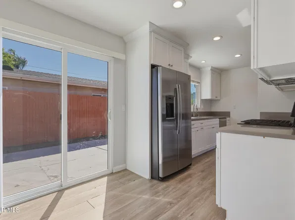 880 E Avenida De Las Flores, Thousand Oaks, CA 91360