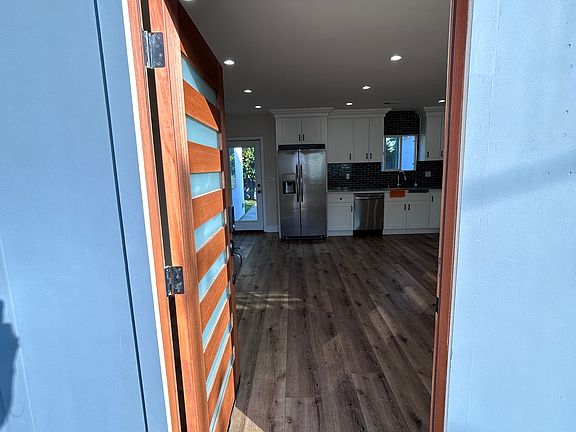 2nd image of 5716 Tobias Ave