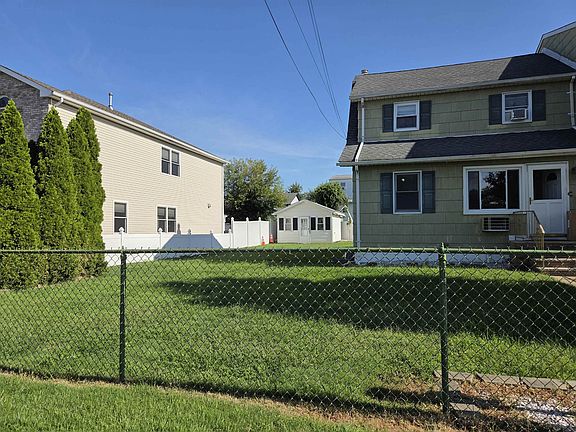 2nd image of 10 Blanche St #1