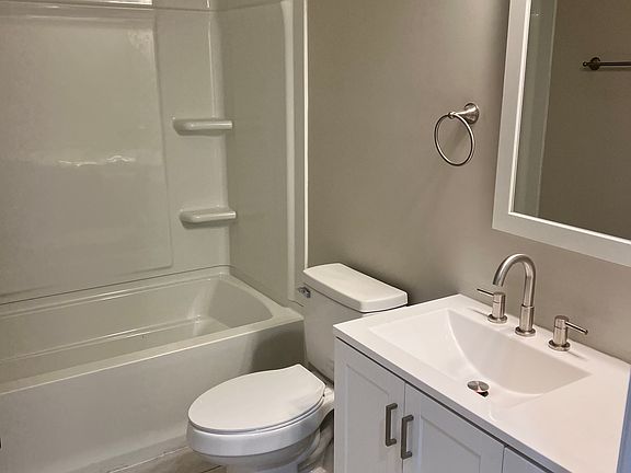 5th image of 211 E North St