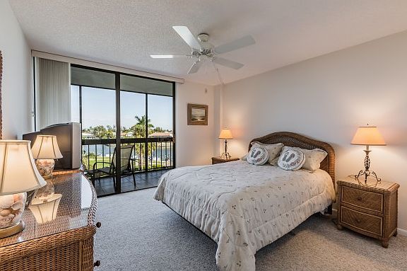 5th image of 591 Seaview Ct APT 403