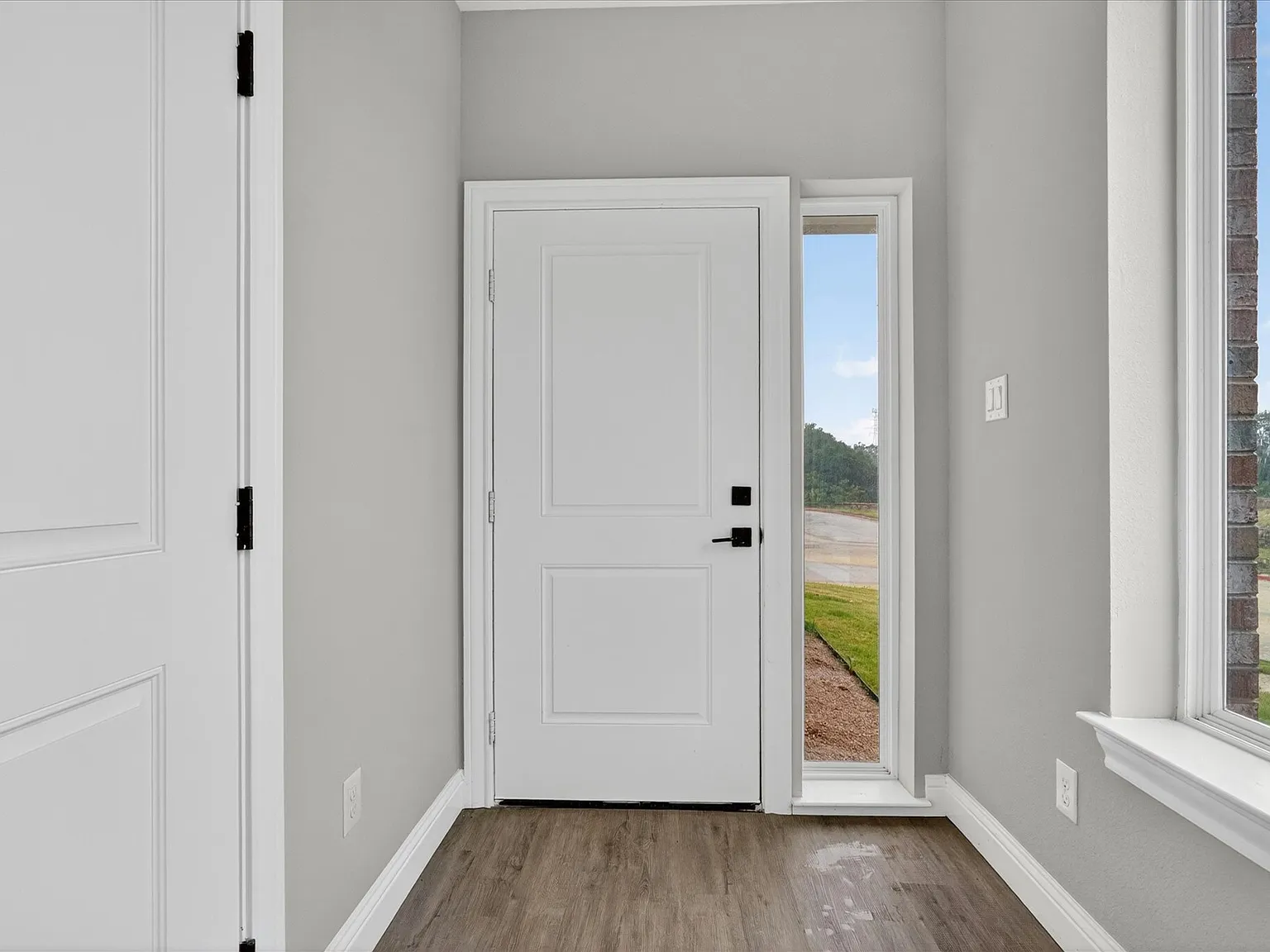 4 bed, 2058 sqft, $2,999 — Photo 4