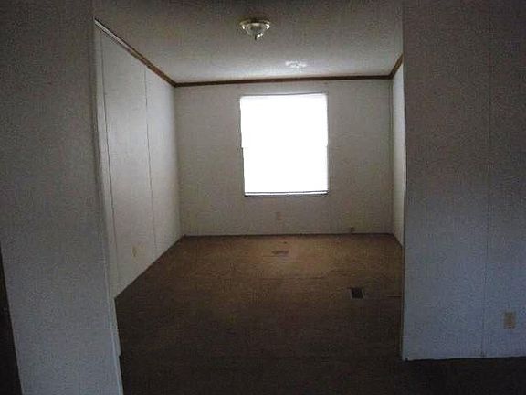 4th image of 404 Woodward St