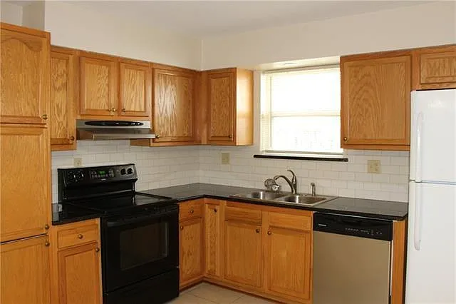 1242 Carrollton Ave — Photo 22