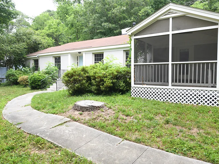 3215 Plantation Rd — Photo 2
