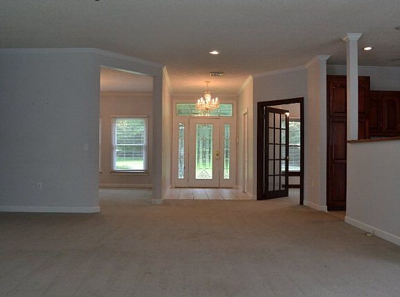 4th image of 550 Countryside Ct