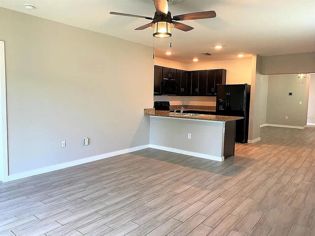 3 bed, 2.0 bath, 1529 sqft, $2,400 — Photo 3