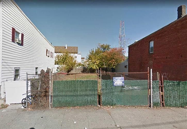 2nd image of 95 E 22nd St