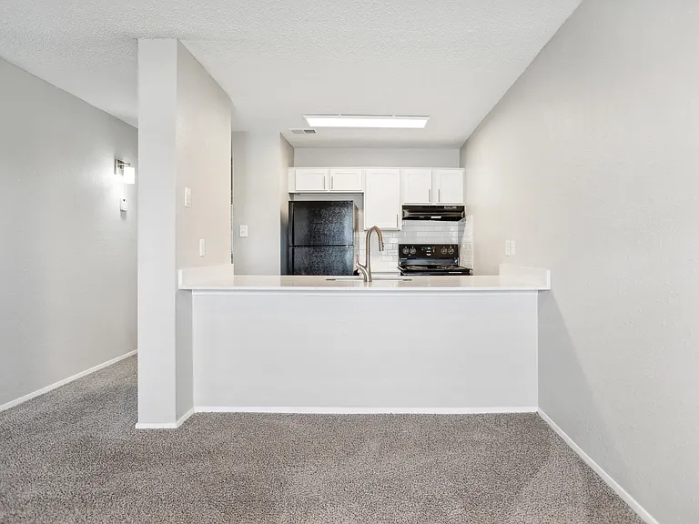 Lawson — Photo 26