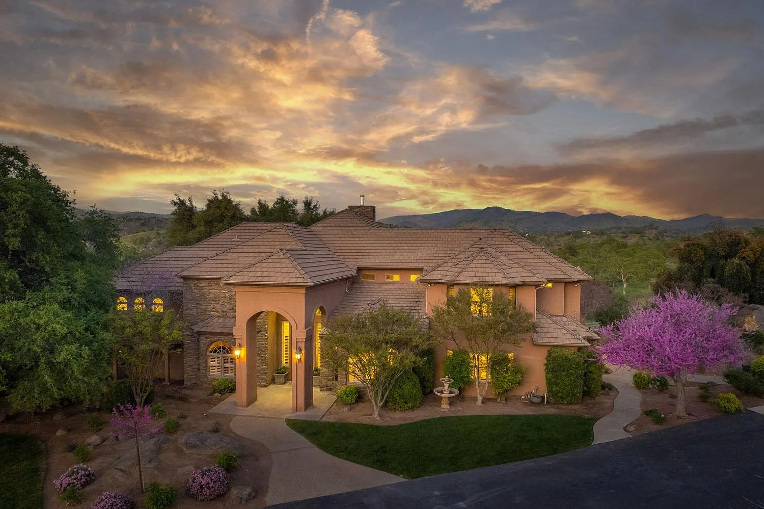 16115 Deer Path Ln photo 1