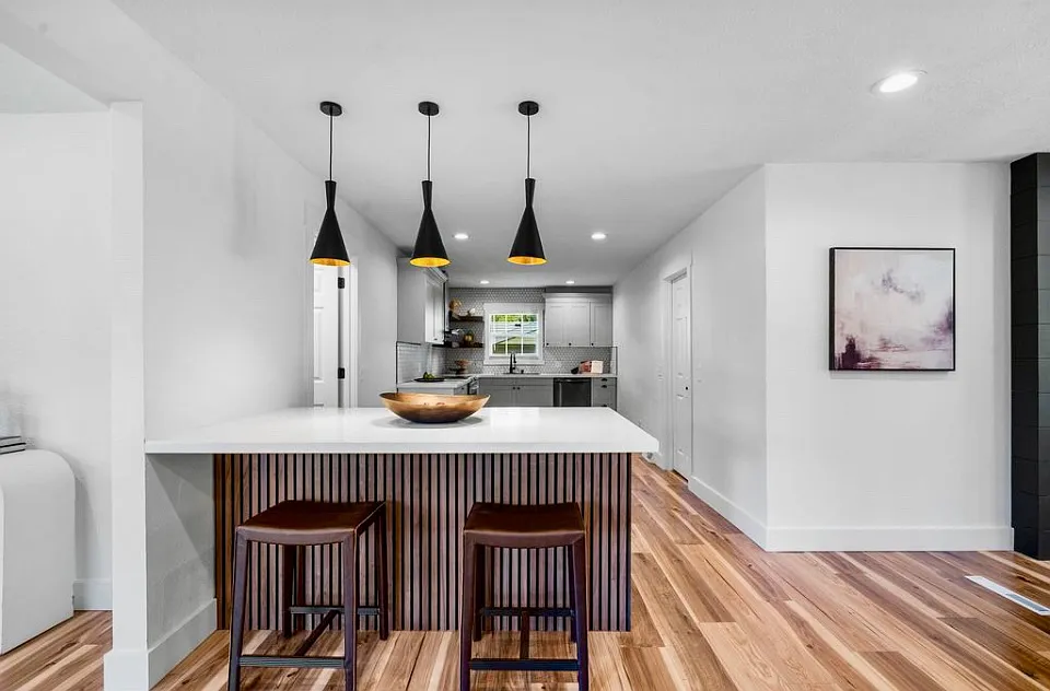 4 bed, 2000 sqft, $2,300 — Photo 4