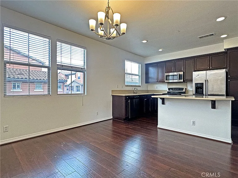 115 Cornell Ave — Photo 4