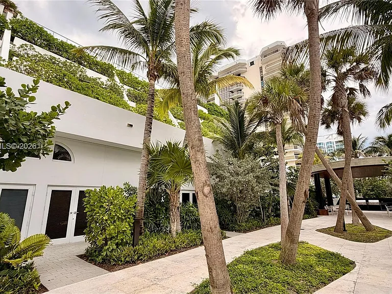 6365 Collins Ave #2201 — Photo 9