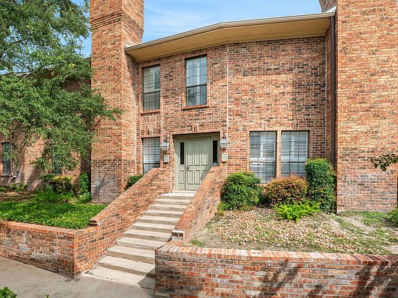 2nd image of 201 ELLWOOD ST #211