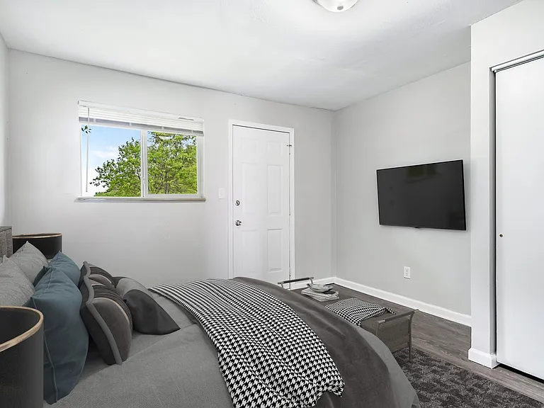 The Meridian Apartments — Photo 9