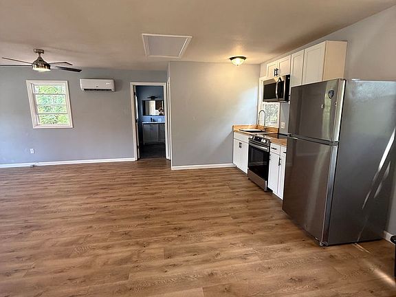 3rd image of 1022 Givens Rd