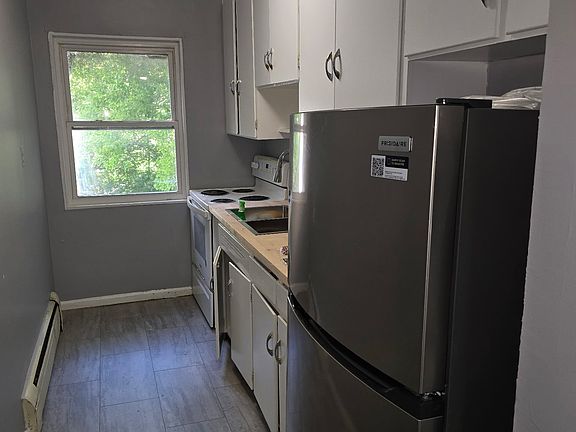 3rd image of 704 Chaney Dr APT 4