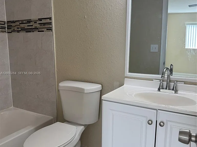 4046 NW 19th St #206 — Photo 16