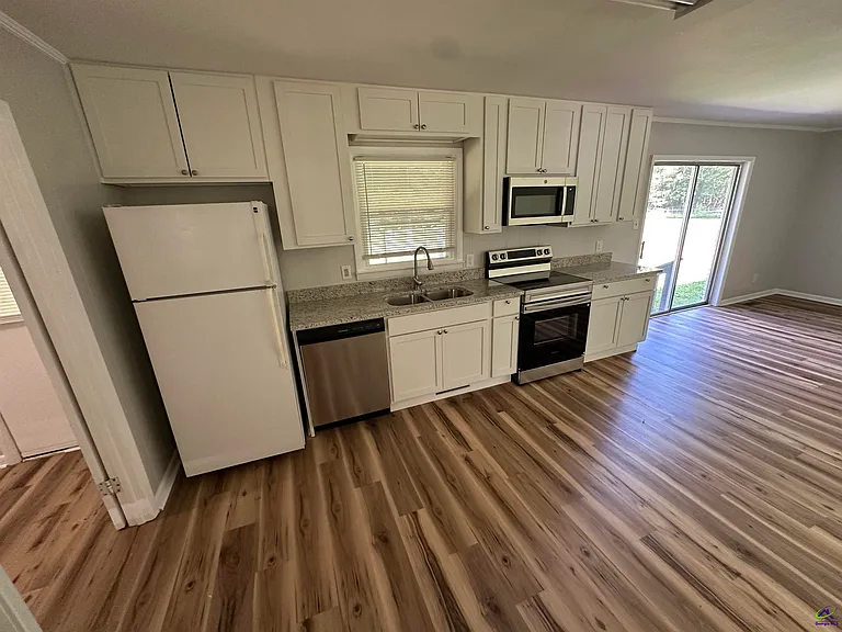 1021 Greenwood Dr — Photo 6