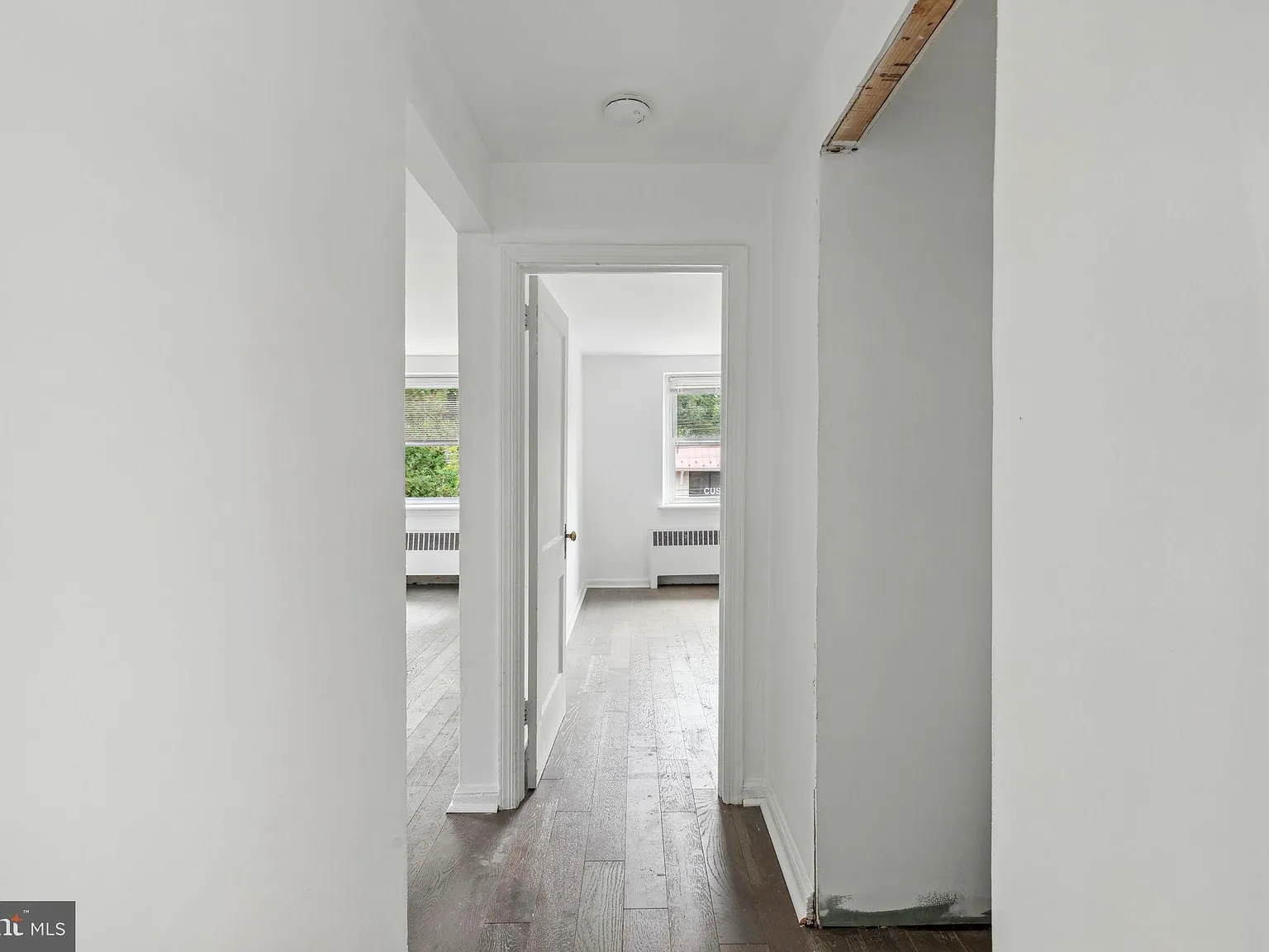 1 bed, 2352 sqft, $1,350 — Photo 2