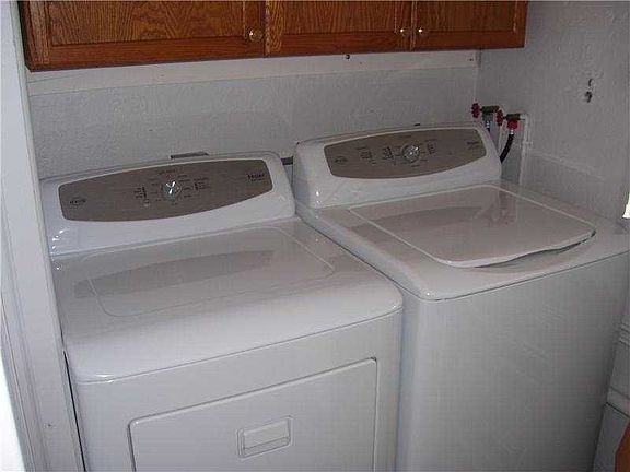 3rd image of 305 NE 20th St