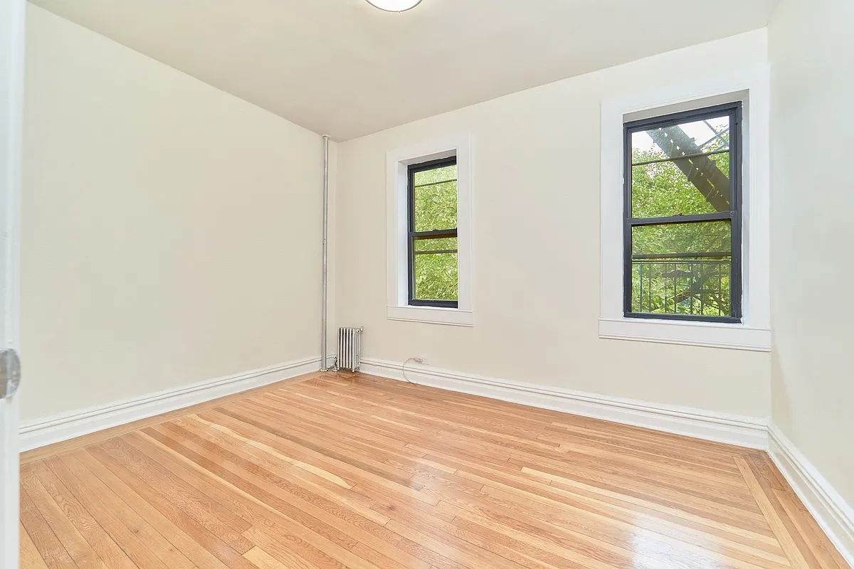Building Photo - 222 Seaman Ave #C2