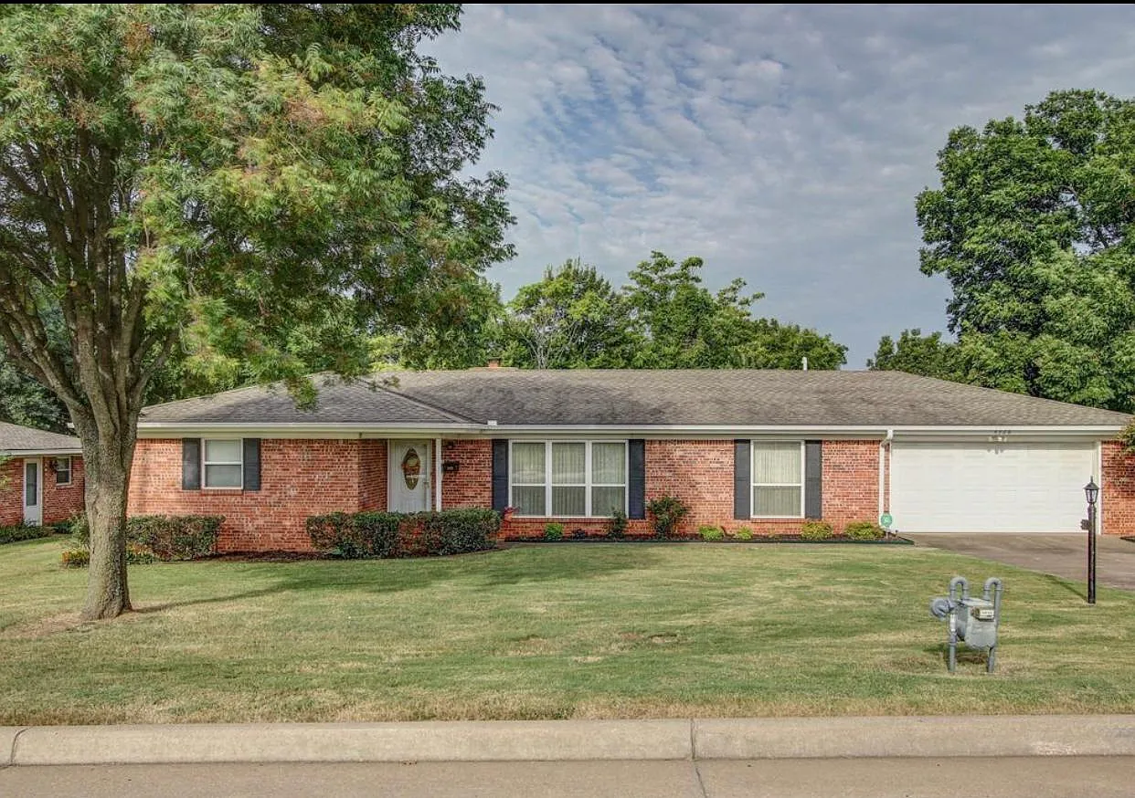 5 bed, 1540 sqft, $700 — Photo 1