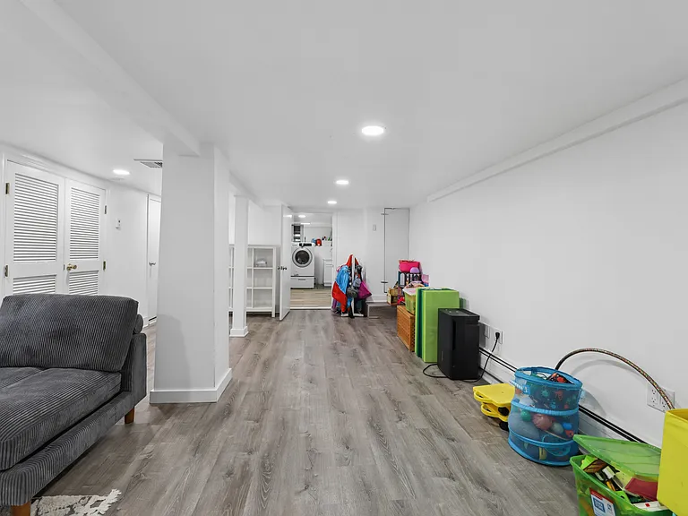 107 E Madison Ave — Photo 19
