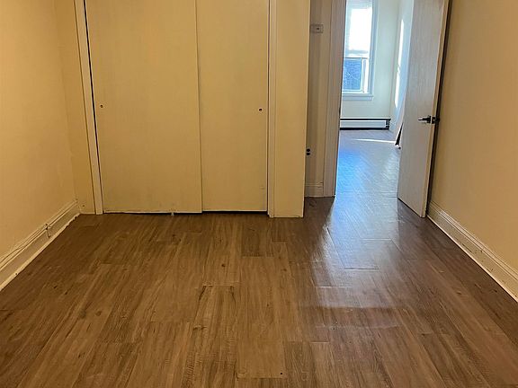 5th image of 527 Willow Ave APT 4