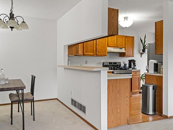 4th image of 7486 Vinewood Ct N
