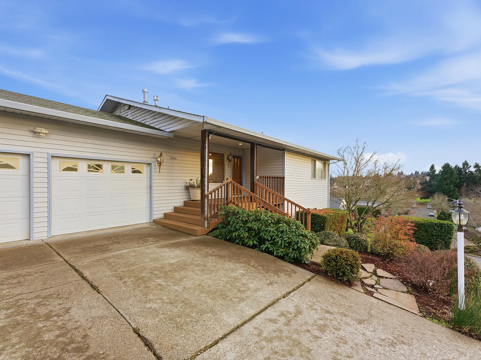 3 bed, 2.5 bath, 2340 sqft, $3,500 — Photo 1