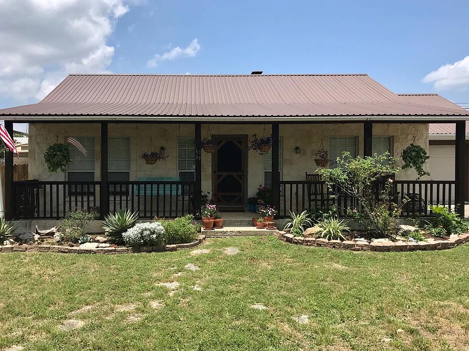 1st image of 1017 Oakridge Dr #0