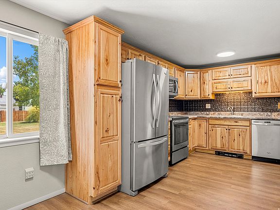 4th image of 476 N 10th St