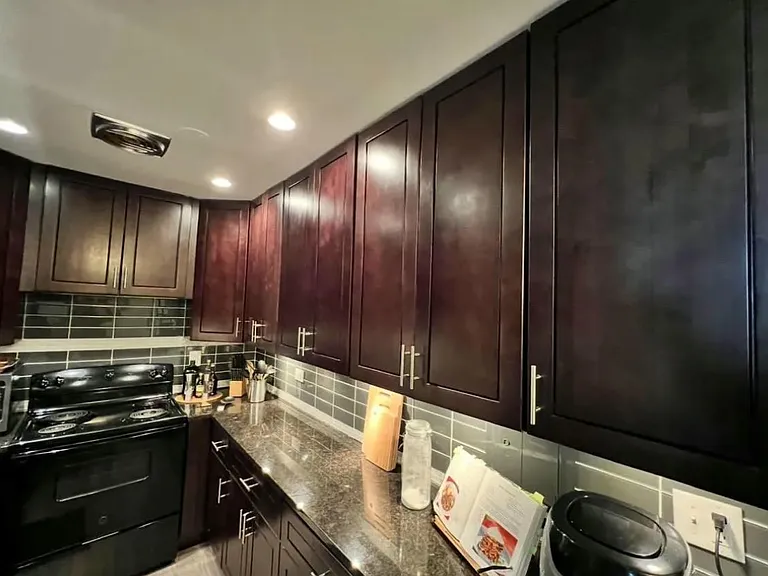 619 W Stratford Pl #305 — Photo 6