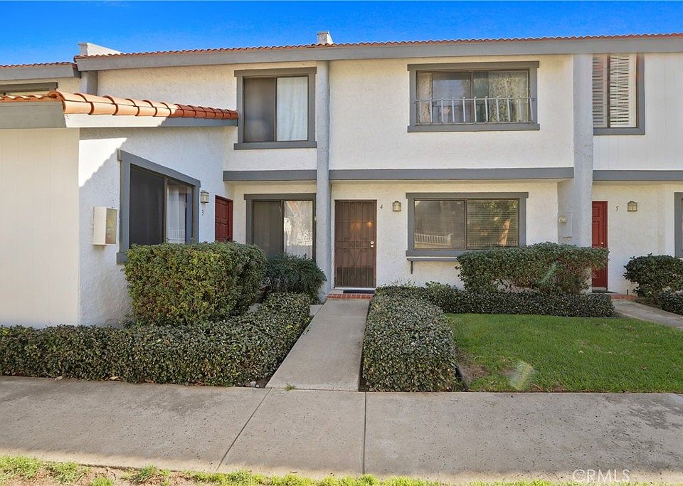 1st image of 1910 W Palmyra Ave Unit 4