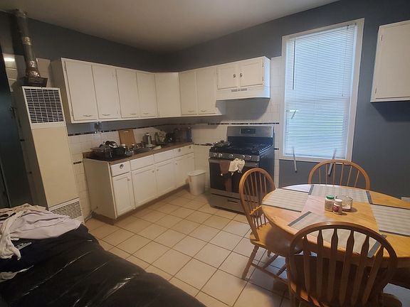 2nd image of 5208 S Damen Ave
