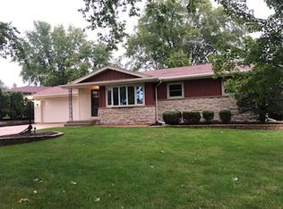 W166N9504 Richmond Dr, Menomonee Falls, WI 53051