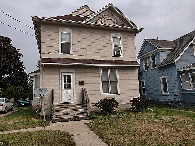 1st image of 428 1st St NE #1
