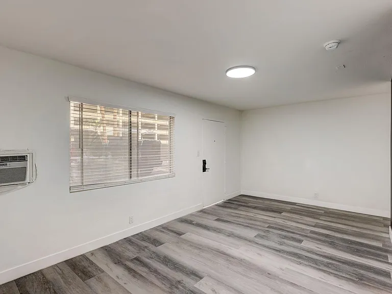 1922 Fairfield Ave #101 — Photo 7